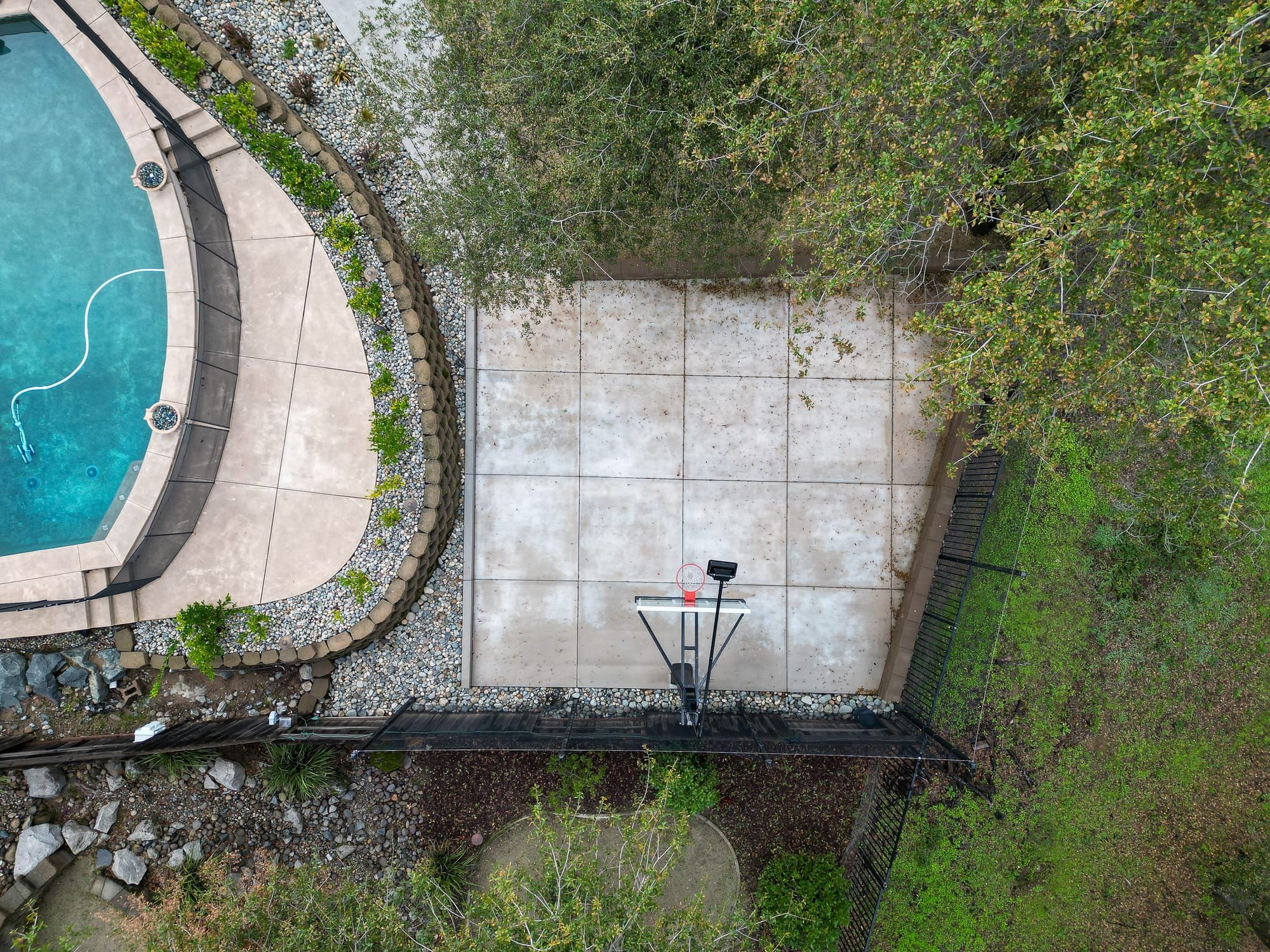 Hardscape construction with paver stones and retaining walls in Sacramento